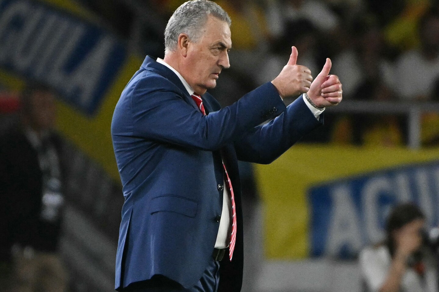 Gustavo Alfaro, director técnico de Paraguay, en el partido ante Colombia en el Metropolitano de Barranquilla por las Eliminatorias.