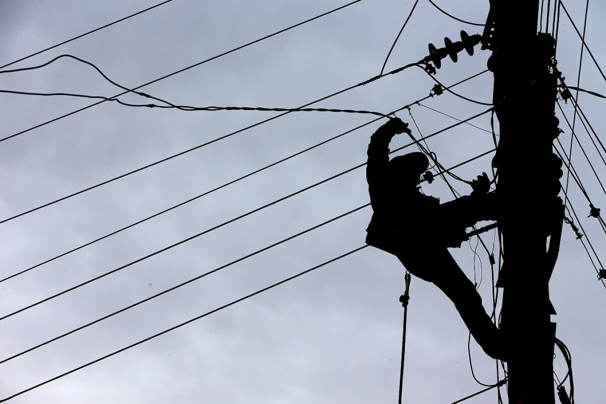 Un hombre que robaba cables en una columna de UTE murió tras sufrir una descarga eléctrica en San José
