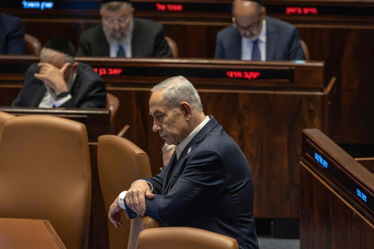 Primer ministro. Benjamin Netanyahu asiste a una sesión del Parlamento israelí en la Knéset, en Jerusalén, antes del receso electoral.