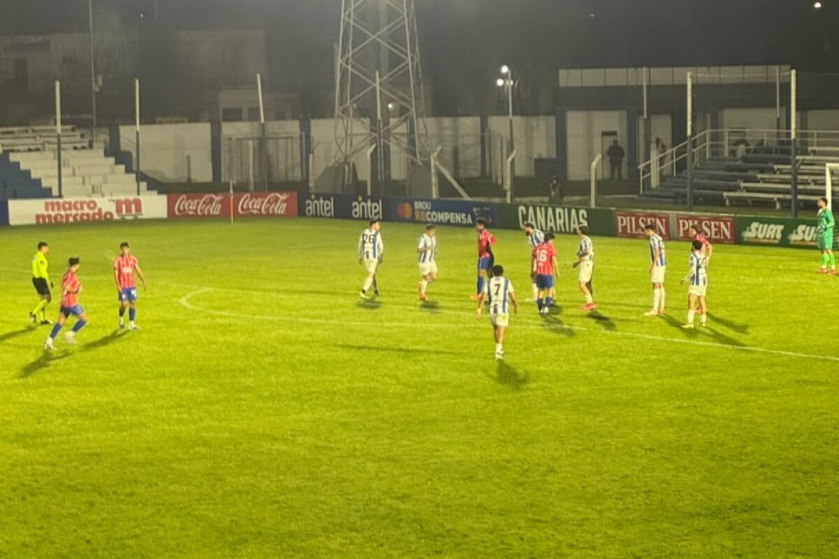 Cerro Largo 0-0 Central Español: reparto de puntos en el Ubilla de Melo entre arachanes y palermitanos