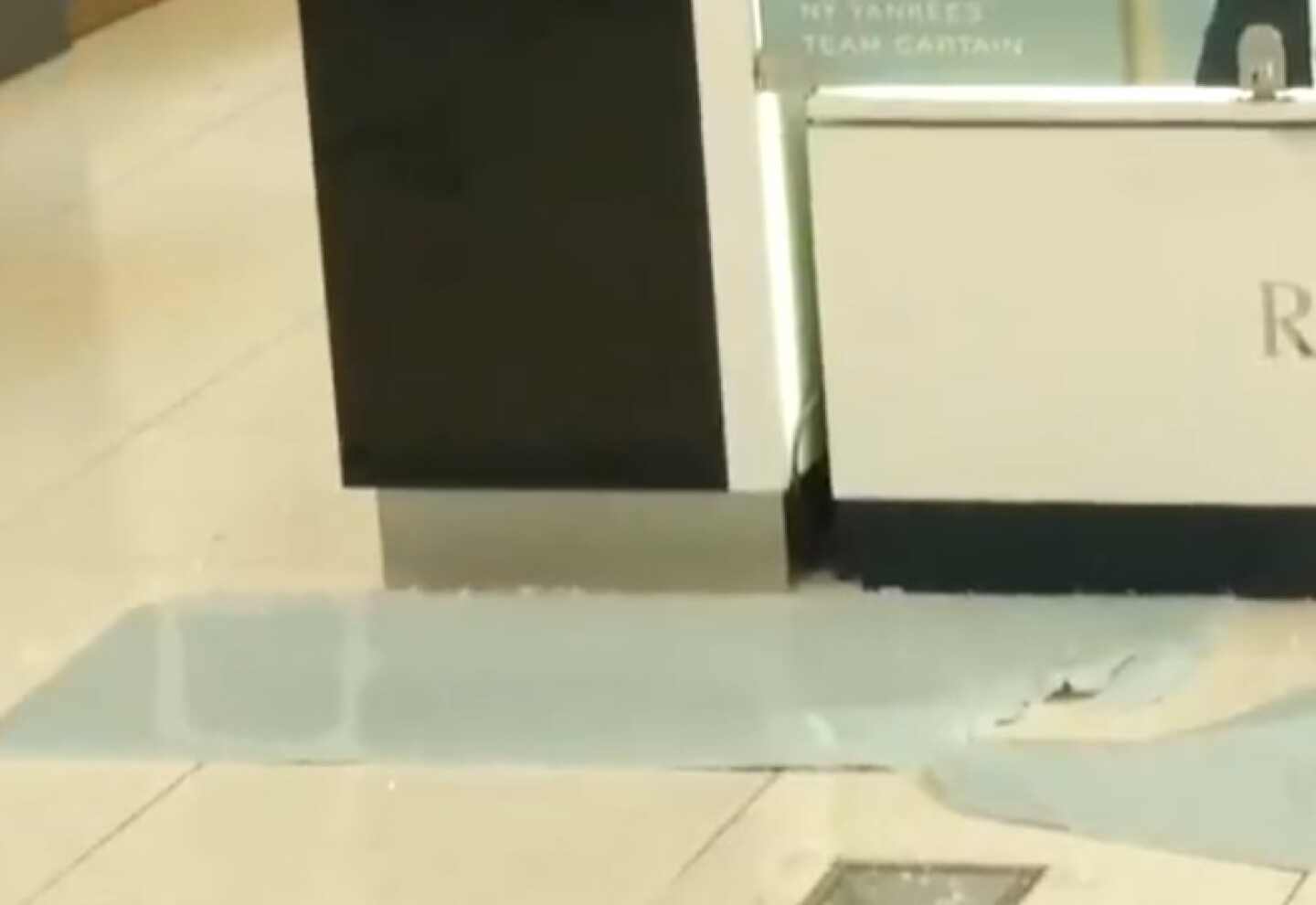 Robo piraña en farmacia de Pocitos