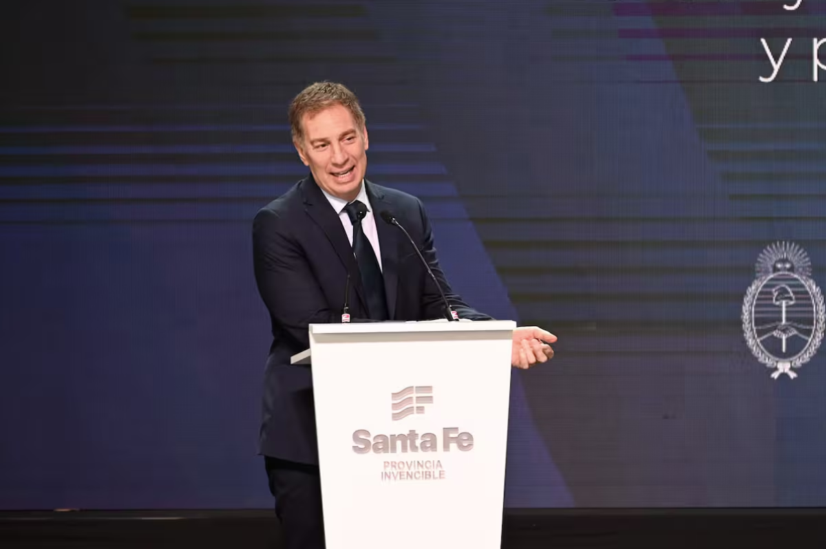 "No había impedimento": Gobierno argentino defiende la salida de Flávio Bolsonaro y niega ilegalidades