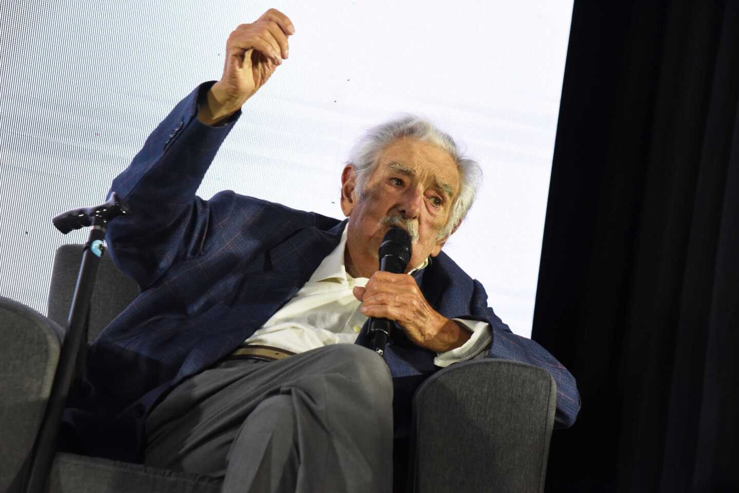 José Mujica en evento por 40 años de democracia.jpeg