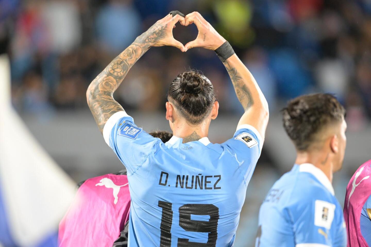 Darwin Núñez celebra su doblete ante Bolivia.