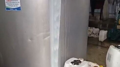 Leche desbordada de tanque.