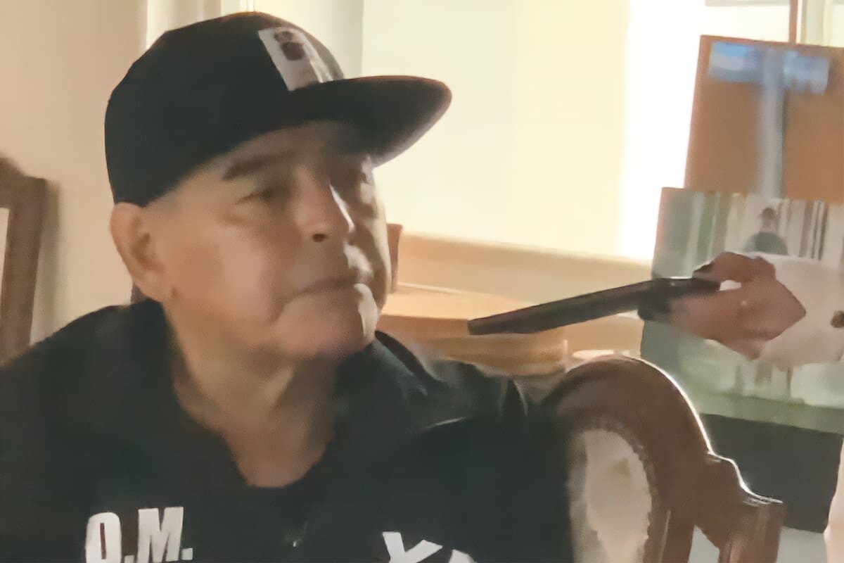 El momento en que CFK saludó a Maradona por su cumpleaños número 60.
