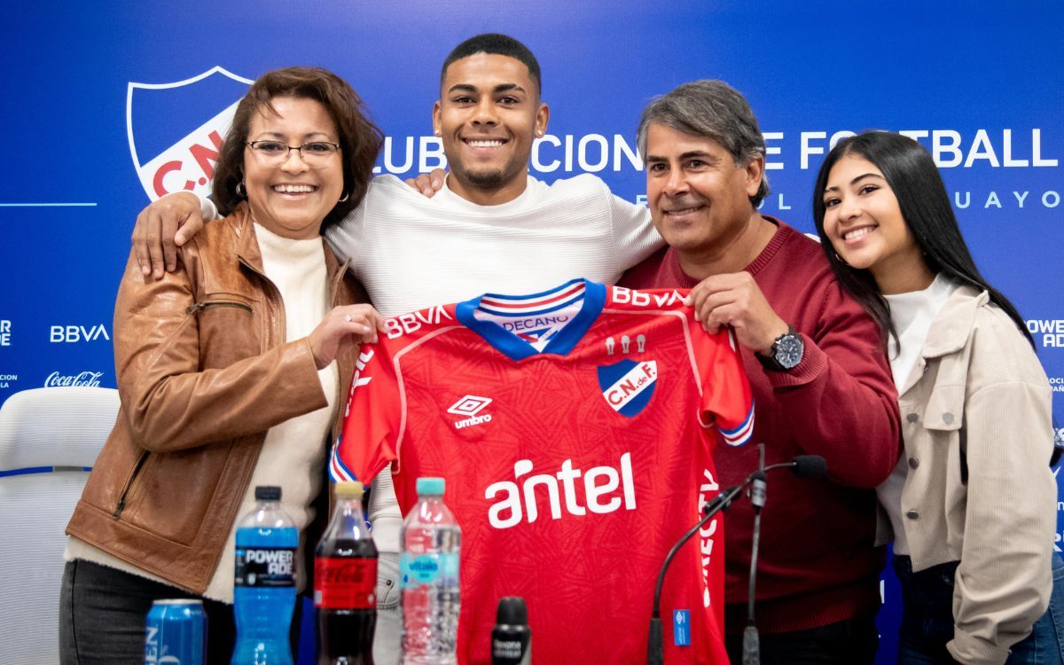 Juan Cruz de los Santos presentado como nuevo jugador de Nacional.