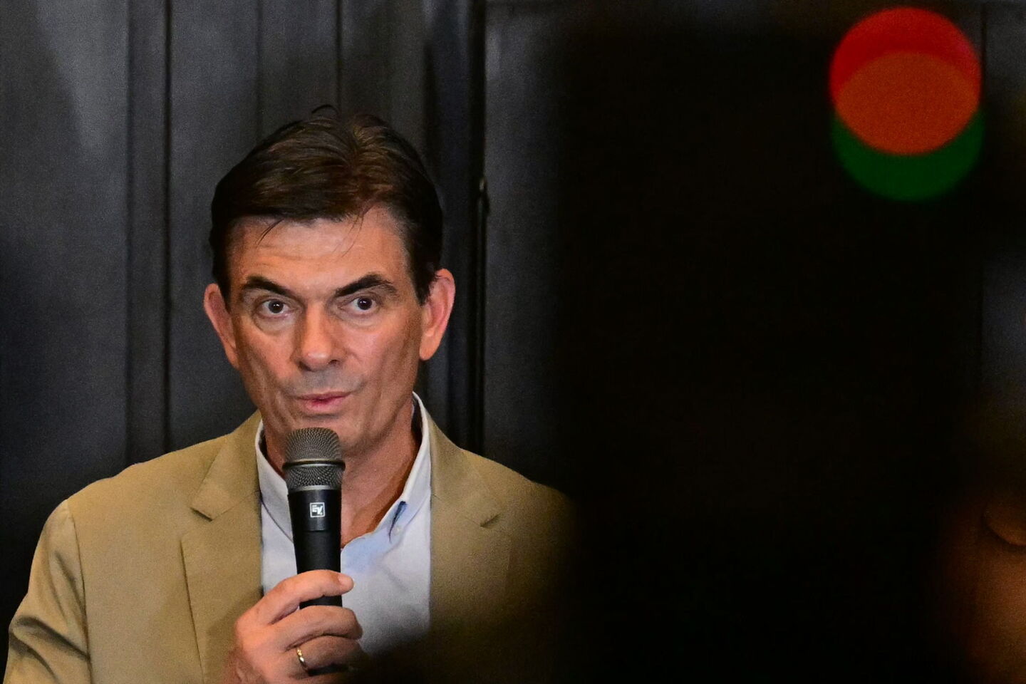 El presidente electo de Bolivia, Rodrigo Paz, del Partido Demócrata Cristiano (PDC), ofrece una conferencia de prensa un día después de la segunda vuelta de las elecciones