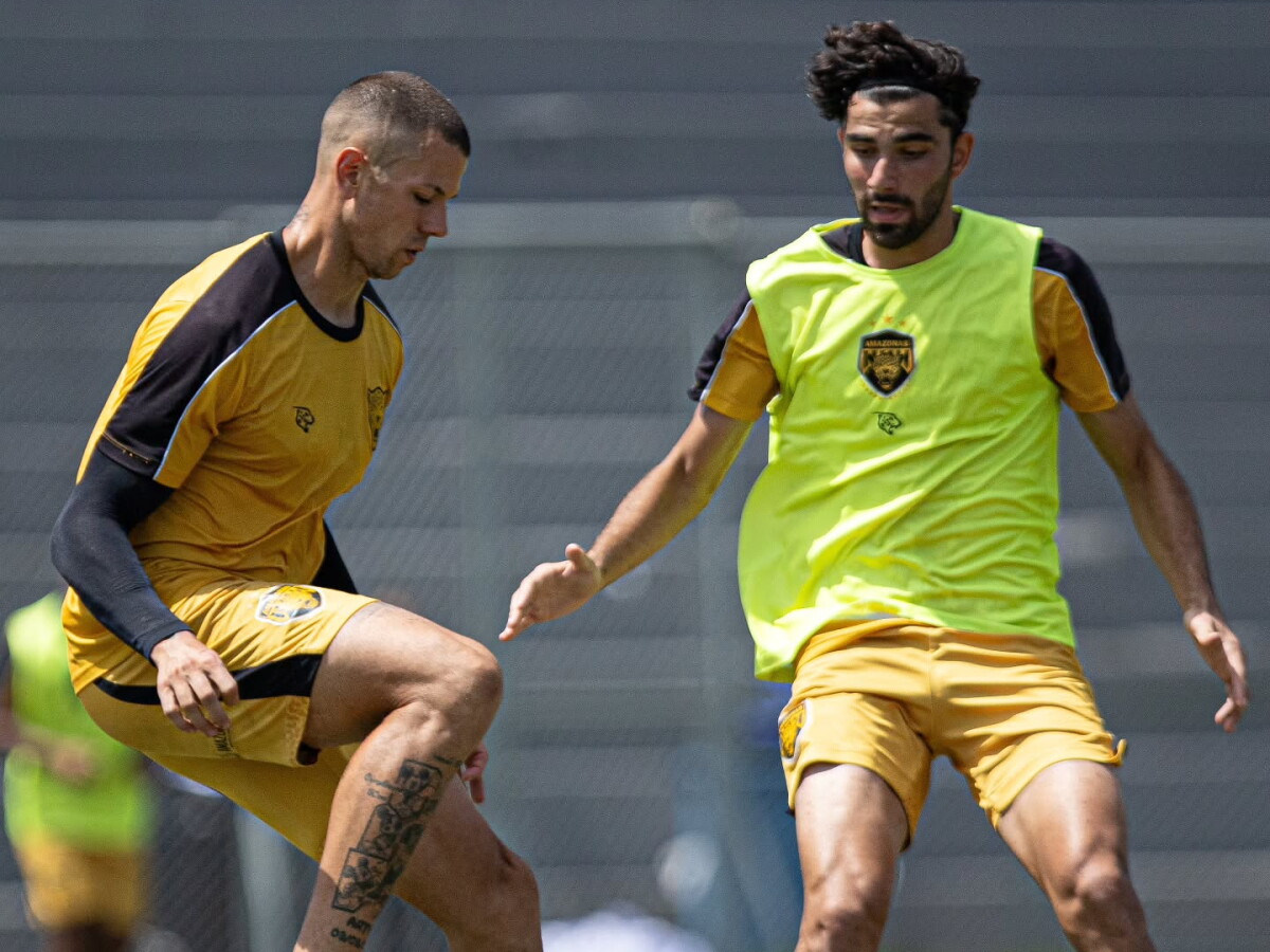 Leo Coelho durante un entrenamiento con Amazonas FC, su exclub.