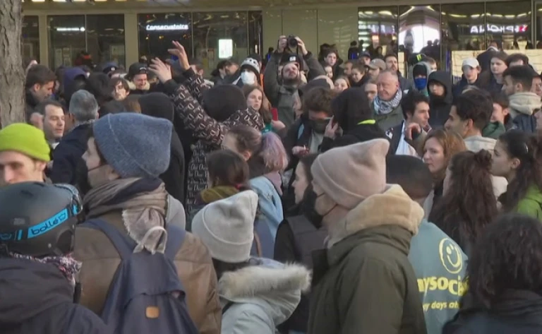 Gobierno francés eludirá voto parlamentario para reforma de pensiones