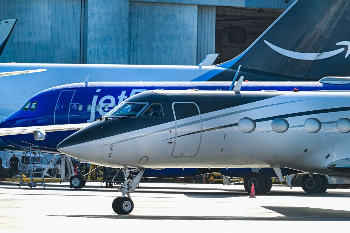 "No sabíamos que el pasajero era Bolsonaro”: Baires Fly exigió adelanto de US$ 140.000 para el vuelo de huida