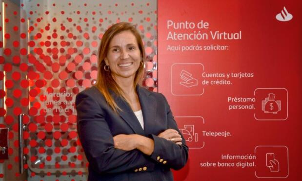 Santander llegó a 10 puntos de atención virtual, informó Ana Paula Aboal, gerente de Banca Digital.