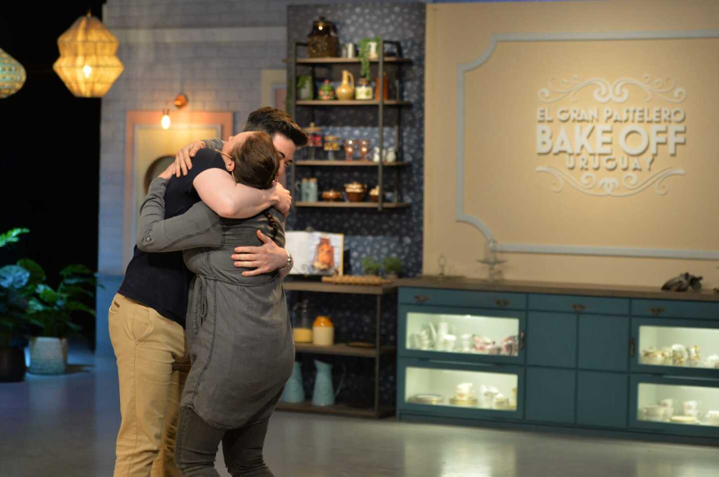 Ekaterina y Federico, los dos finalistas de "Bake Off Uruguay".