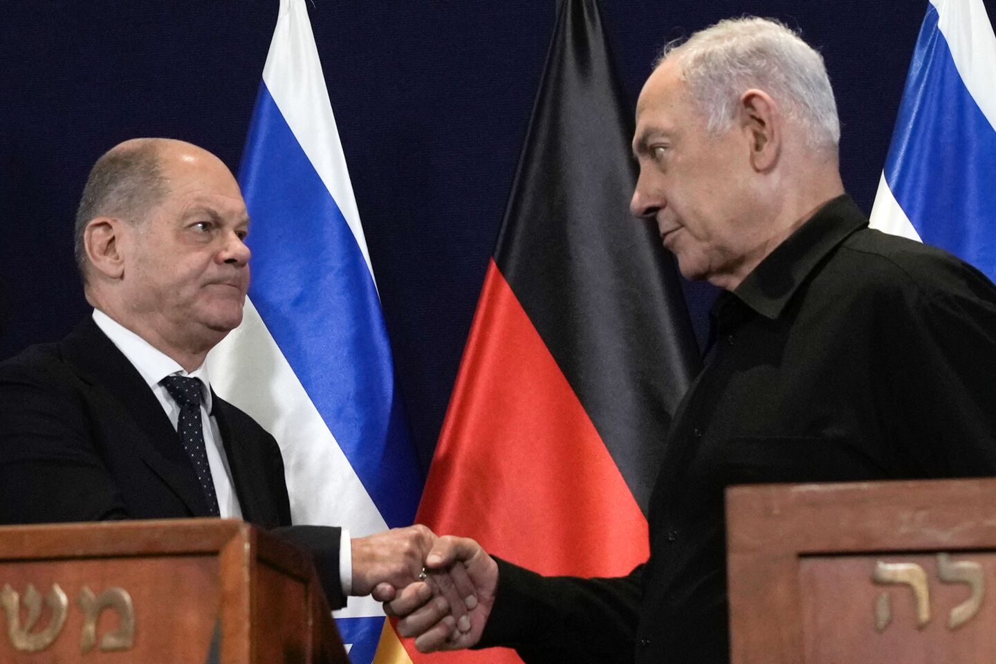 Canciller alemán Olaf Scholz y el primer ministro israelí Benjamin Netanyahu en Tel Aviv.