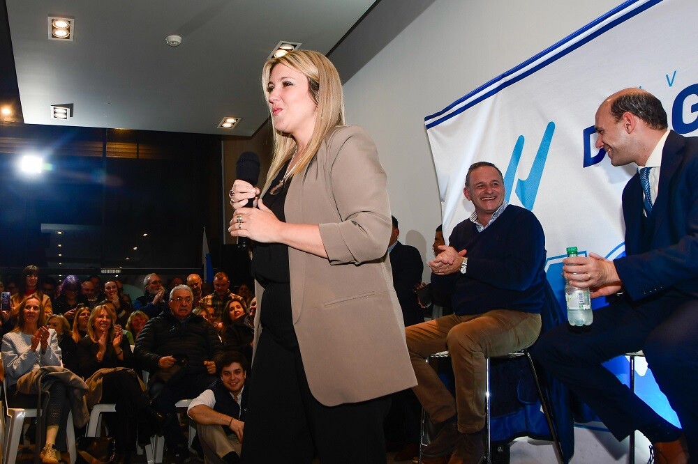 Valeria Ripoll at the 404 List event; behind her Alvaro Delgado and Martin Lema