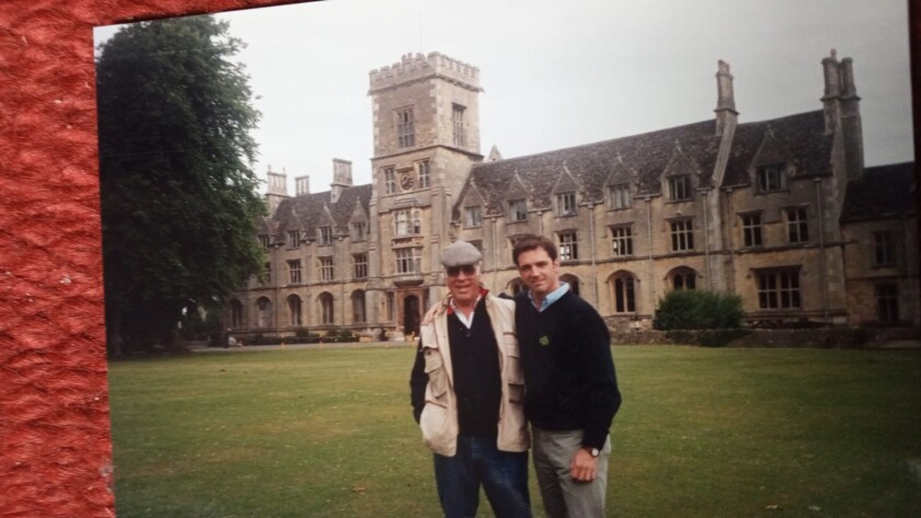 Josefo y Coche en la Universidad en Londres .jpg