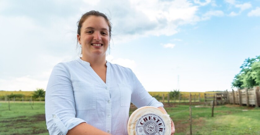 Karina Celio tiene 29 años, es oriunda de Nueva Helvecia, es licenciada en Dirección de Empresas con énfasis en Agronegocios y trabaja en Granja La Cumbre.jpeg