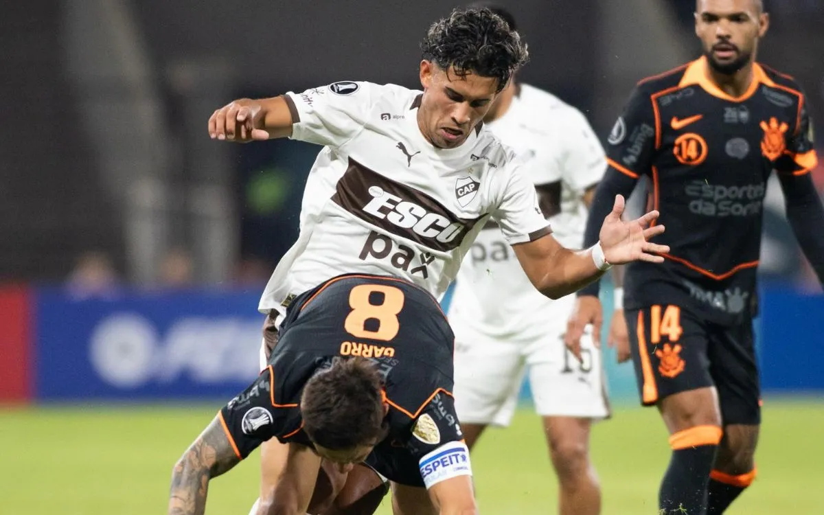 Platense y Corinthians en el duelo por Copa Libertadores.