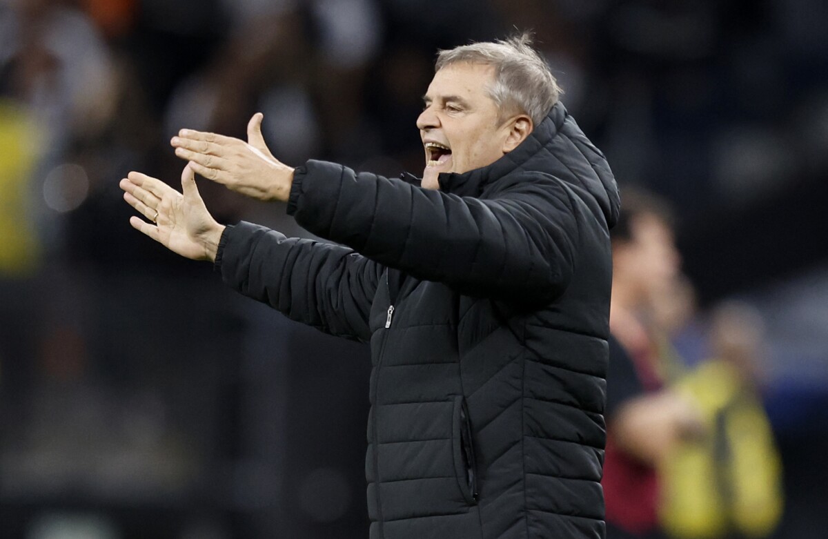 PEÑAROL, DERROTA Y REFLEXIÓN: AGUIRRE ANALIZA LA CAÍDA ANTE CORINTHIANS