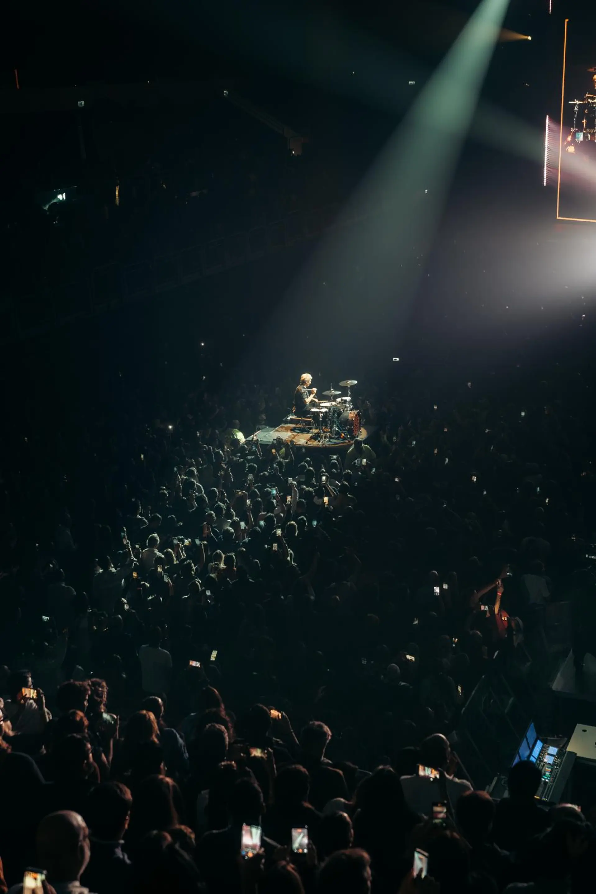 El holograma de Cerati revive a Soda Stereo en un Antel Arena colmado de nostalgia — image 6
