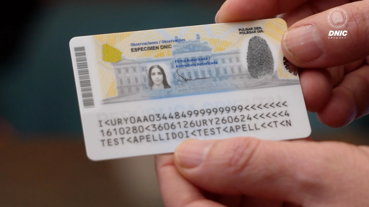 Nueva cédula de identidad en Uruguay.