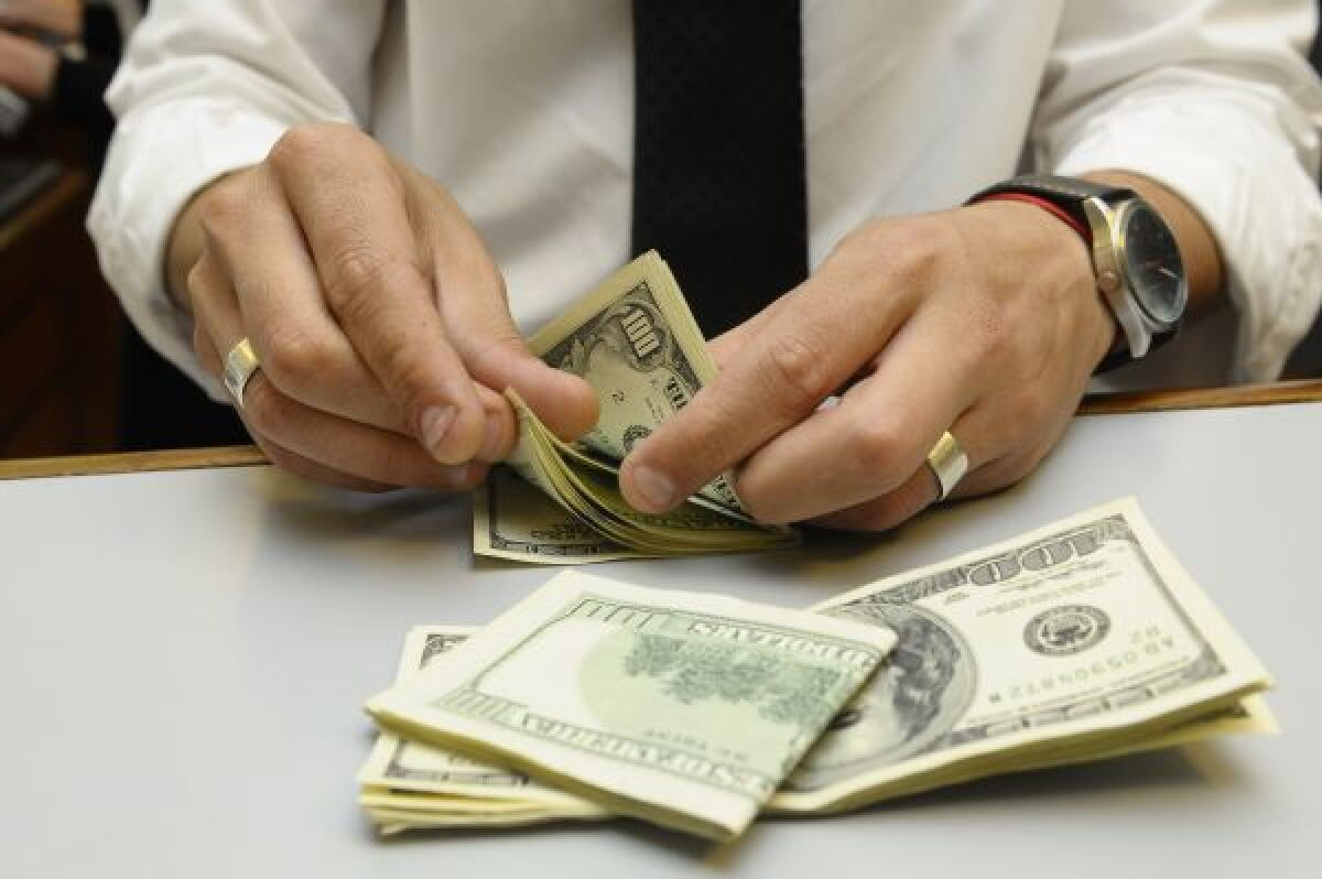 Joven robó más de US$ 10.000 a hombre de 79 años en Cerro Largo: eran compañeros de trabajo