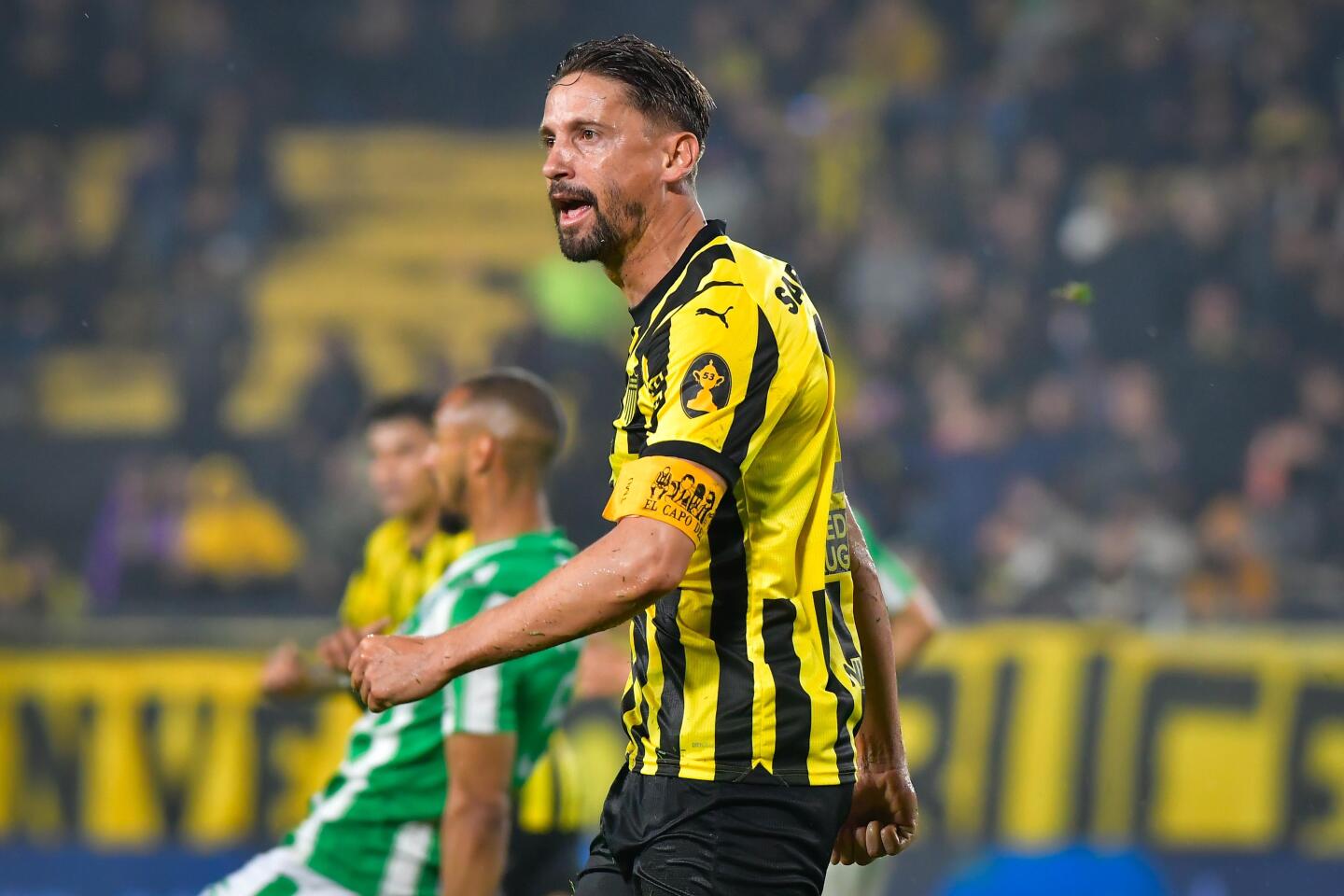 Gastón Ramírez en el partido entre Peñarol y Racing.