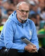 Marcelo Bielsa en el partido entre País Vasco y Uruguay.