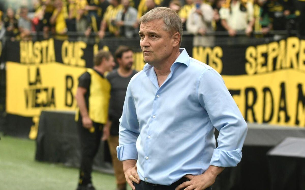 Diego Aguirre en el partido entre Peñarol y Fénix en el Campeón del Siglo.