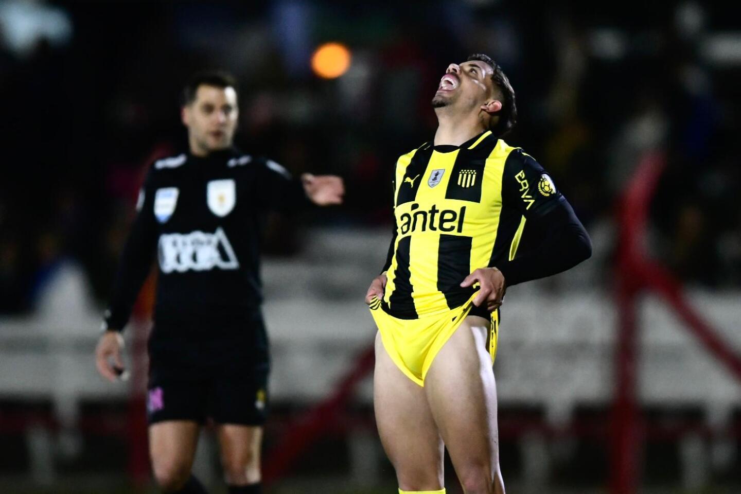 El lamento de David Terans en el partido entre Boston River y Peñarol