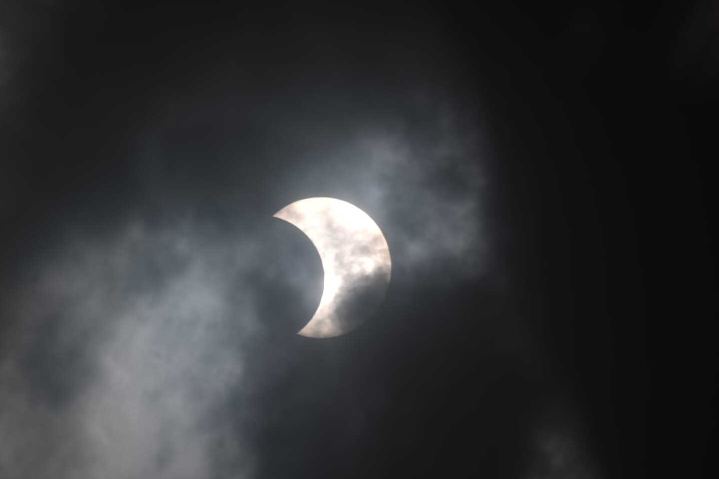Eclipse solar anular visto desde Punta del Este.