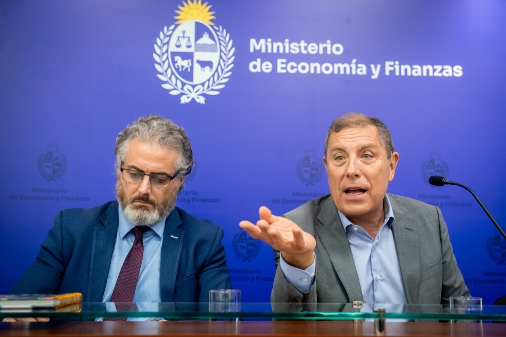 Gabriel Oddone, Ministro de Economía, y Herman Kamil, Director de la Unidad de Gestión de Deuda del MEF.