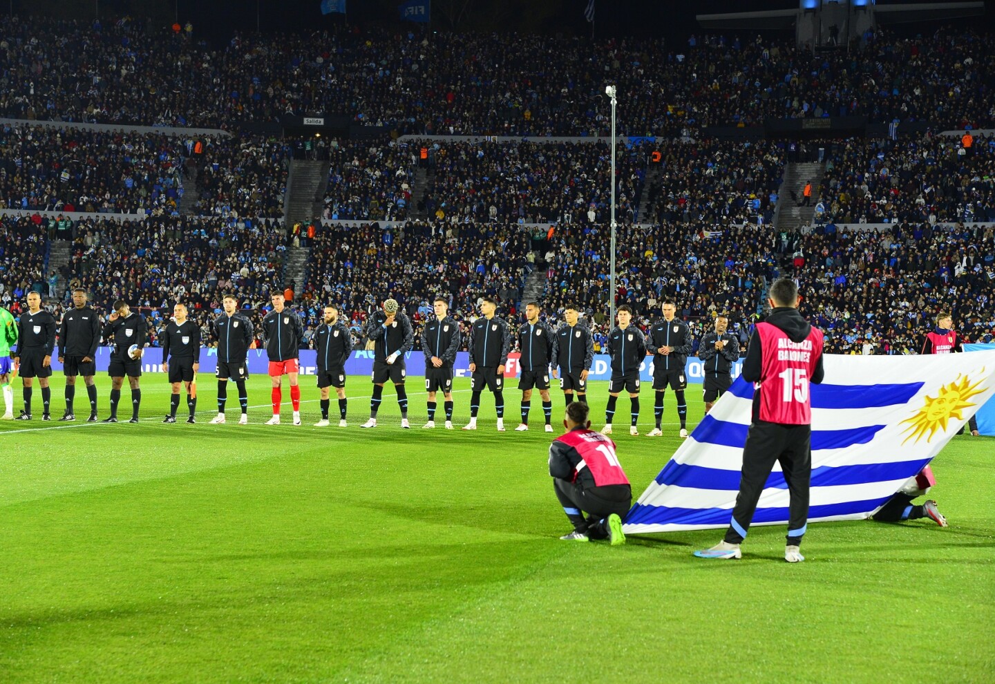 La selección uruguaya en el Estadio Centenario.