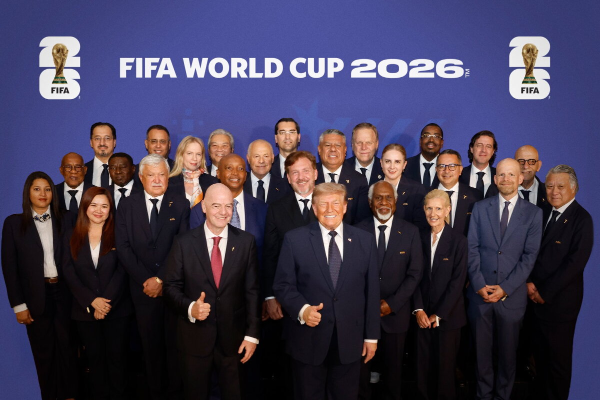 La foto de los dirigentes que acudieron a la recepción de la Copa del Mundo en la Trump Tower de Nueva York, al que asistió Ignacio Alonso.