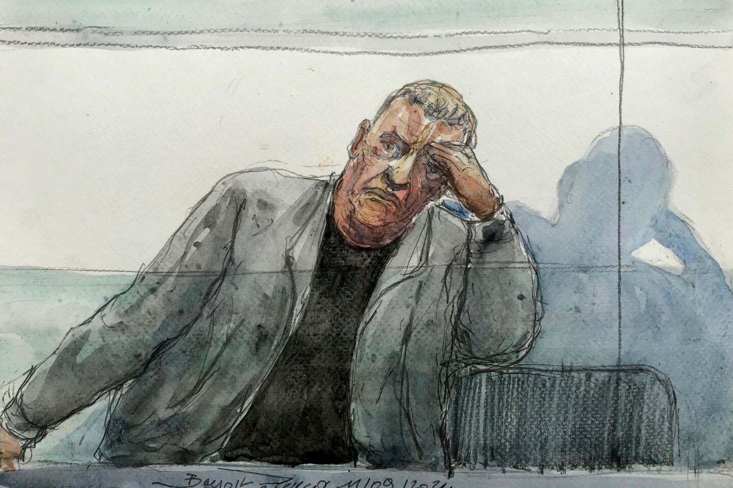 Dominique Pelicot en el tribunal antes de ser excusado de la audiencia, por tercer día consecutivo, para ser trasladado a exámenes médicos. Dominique Pelicot está acusado de drogar a su esposa durante casi diez años e invitar a desconocidos a violarla en su casa de Mazan