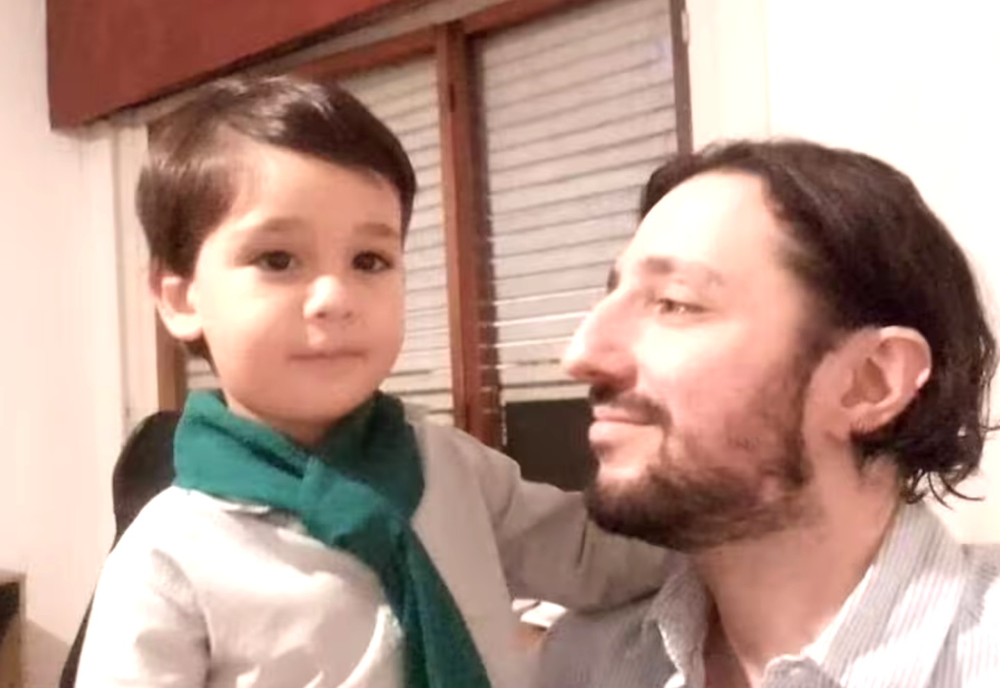 La policía argentina difunde imagen de Pablo Laurta y su hijo Pedro que está desaparecido.