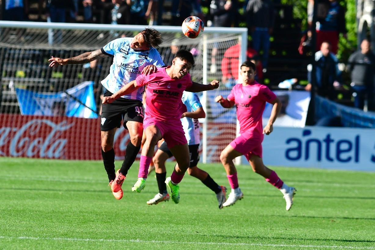 Montevideo City Torque vs. Cerro por la fecha 12 del Clausura.
