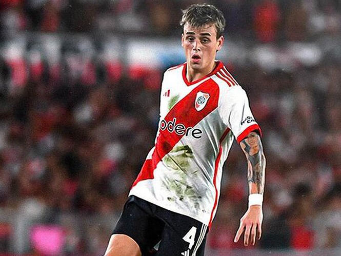 Nicolás Fonseca en un partido con River Plate.