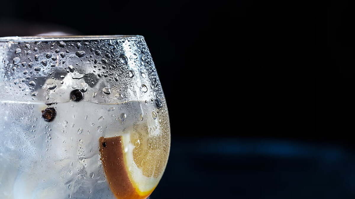 El impacto oculto de las bebidas heladas en el estómago que podría ralentizar drásticamente la digestión
