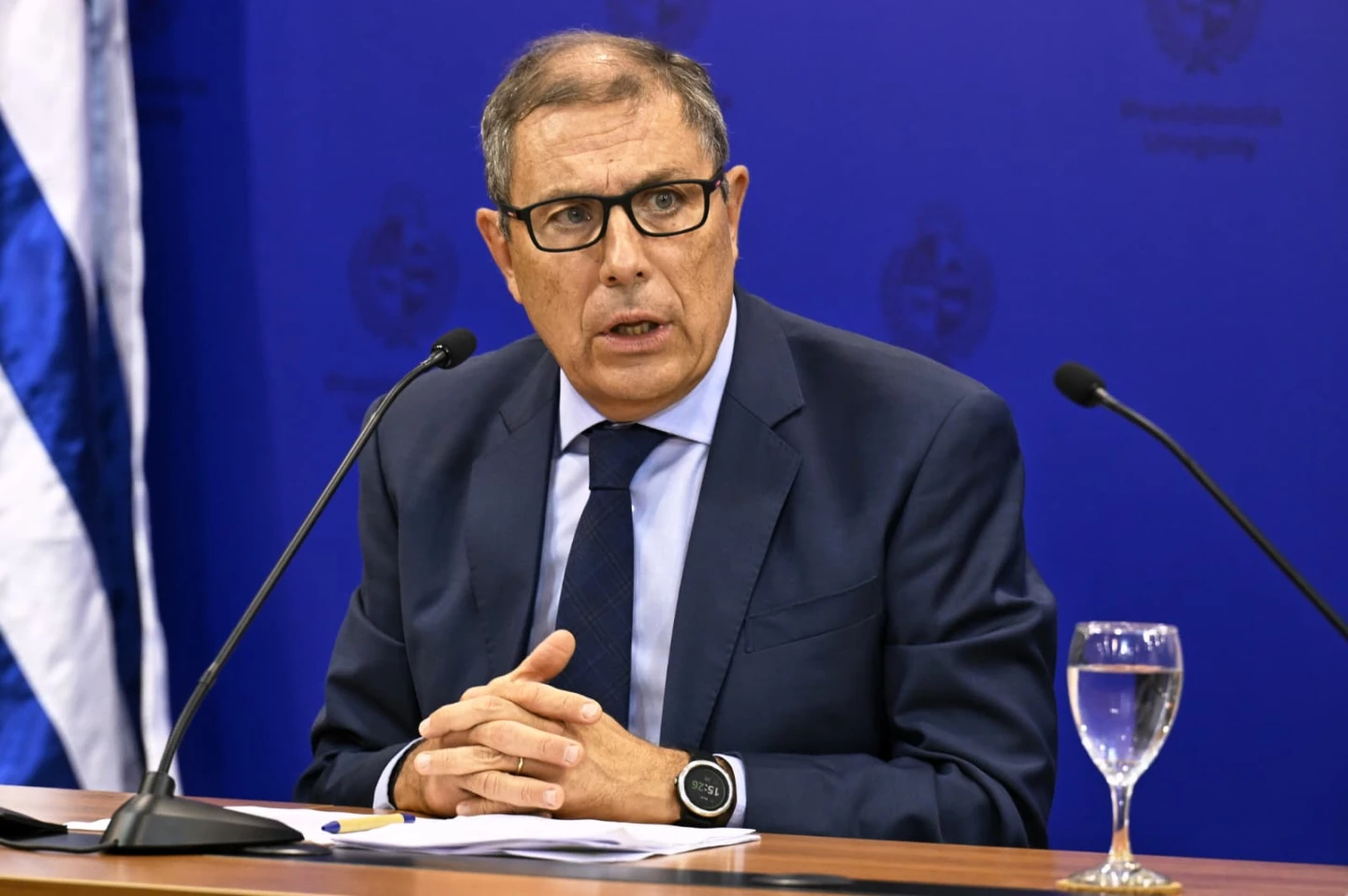 Gabriel Oddone, ministro de Economía y Finanzas, durante conferencia por suba de combustibles.