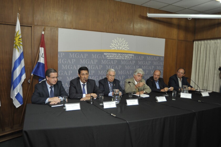 Fideicomiso del Banco Republica con los lecheros, ND 20160224 foto Leonardo Maine