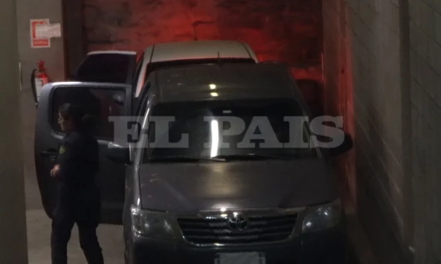 Gustavo Penades siendo trasladado del juzgado de Juan Carlos Gómez tras ser formalizado