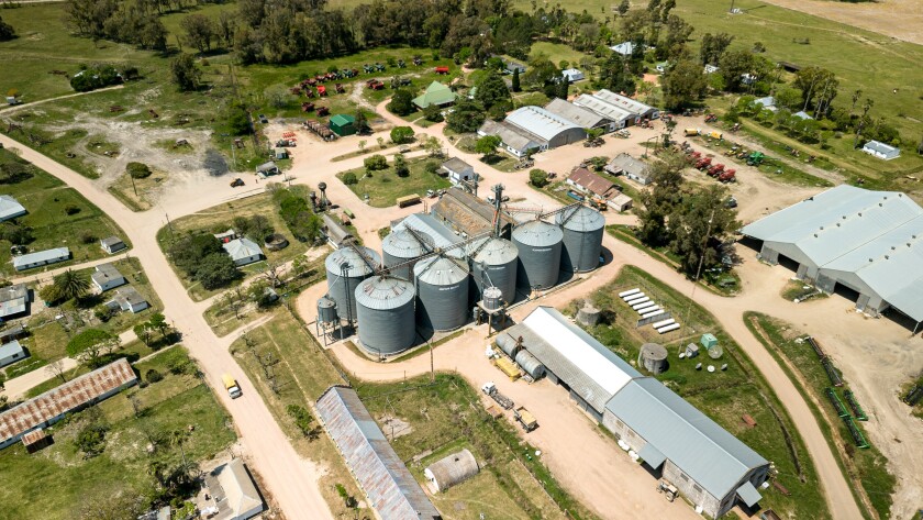 Silos y pueblo de Arrozal 33