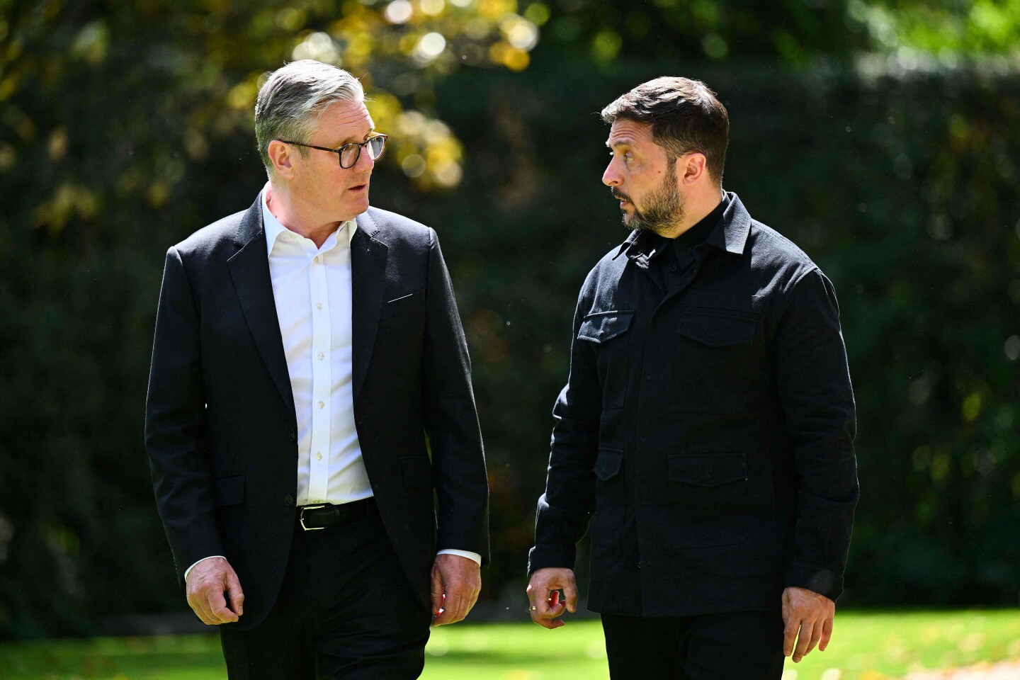 El primer ministro británico, Keir Starmer, y el presidente de Ucrania, Volodimir Zelenski, en Villa Wolkonsky, Roma