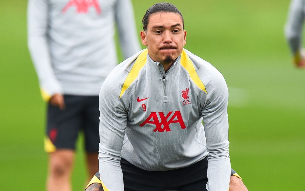 Darwin Núñez durante el entrenamiento del Liverpool.