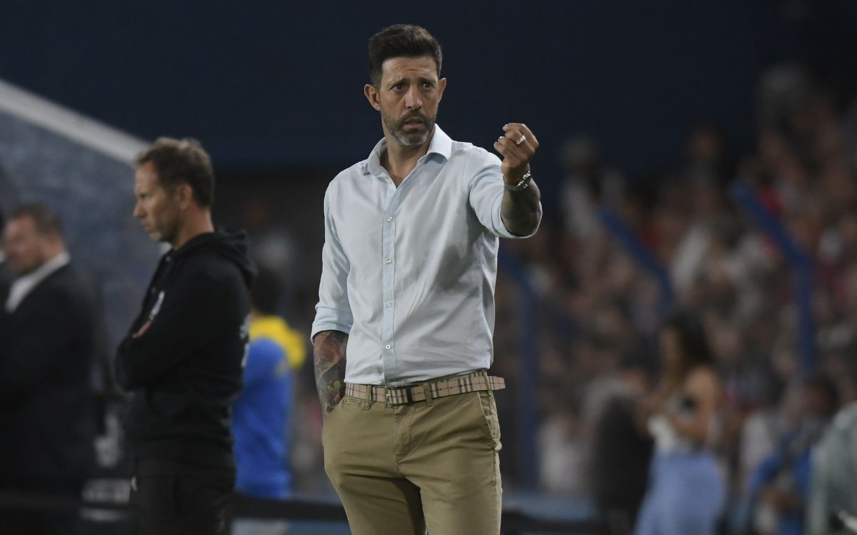 Jorge Bava en el Gran Parque Central como entrenador.
