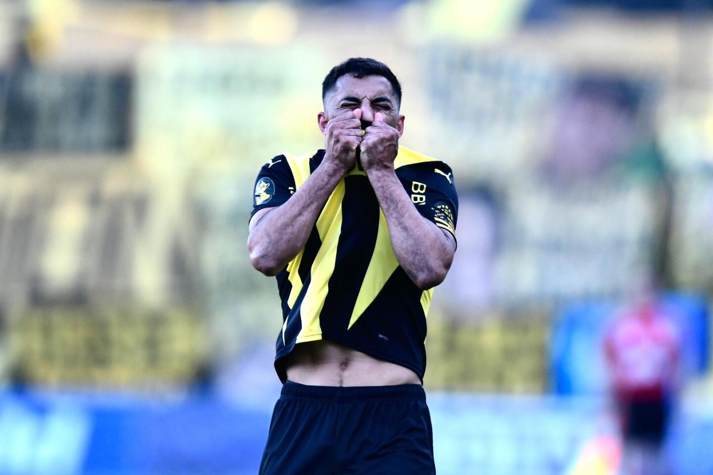 Maximiliano Olivera celebra su gol frente a Cerro.