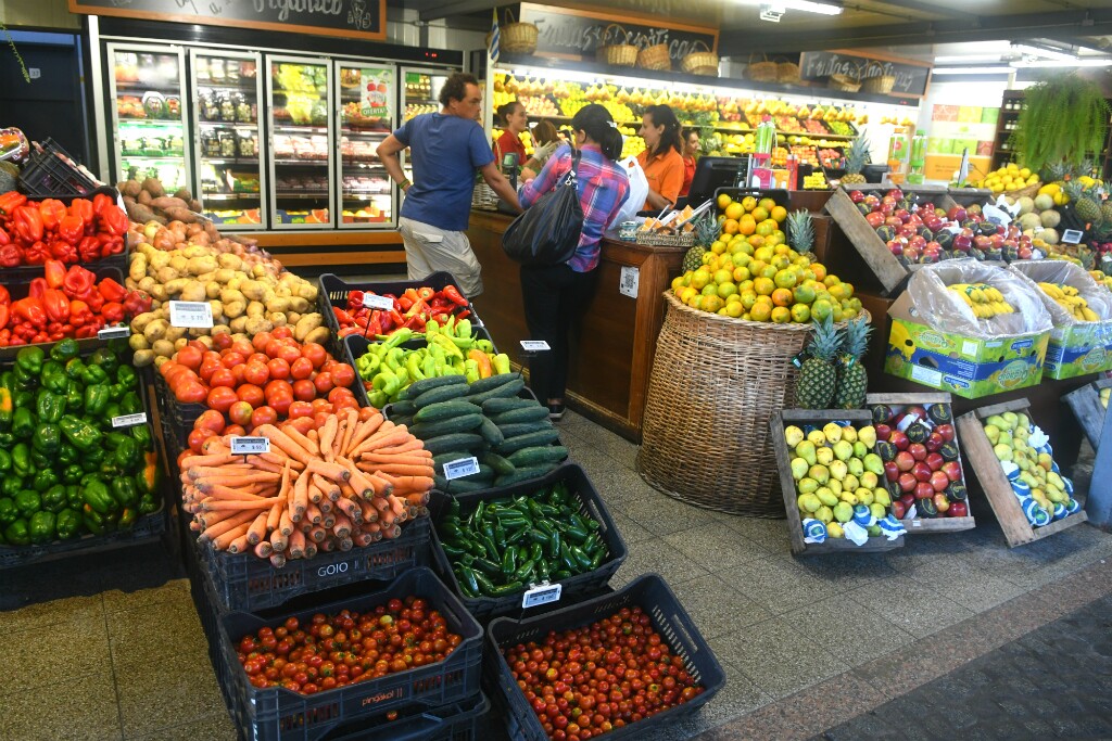 Puesto de frutas y verduras. Foto: Archivo El País