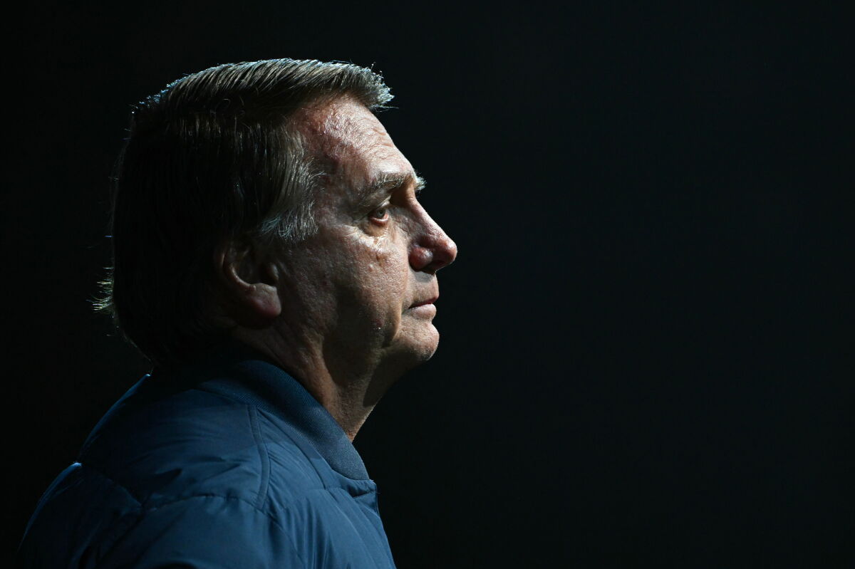 "Intenta asimilar lo que está ocurriendo": el estado de Jair Bolsonaro tras la ida de su hijo Flávio a EE.UU.
