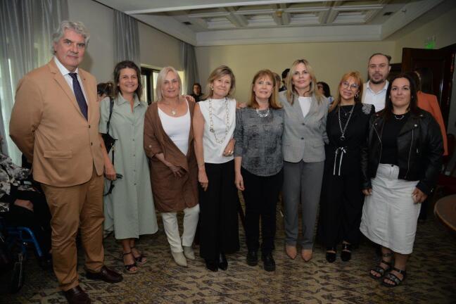 Enrique Moller, Verónica Acuña, Susana Kordos, Rossana Ferrari, Fabiana Odriozola, Gabriela Fossati, Alejandra Méxigos,Raúl Iglesias, Fabiana Corbo.